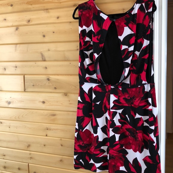 Sleeveless Dress - Picture 2 of 4